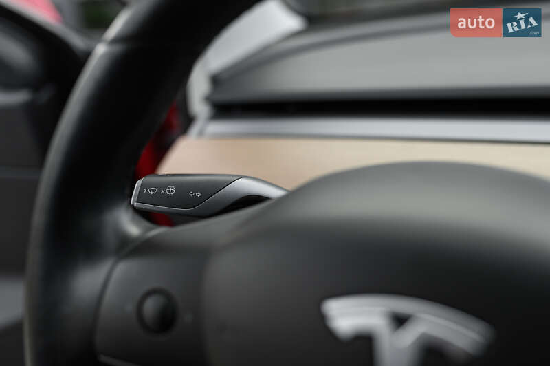 Седан Tesla Model 3 2019 в Львове