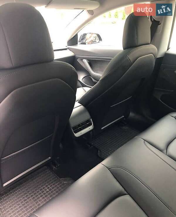 Седан Tesla Model 3 2020 в Виннице