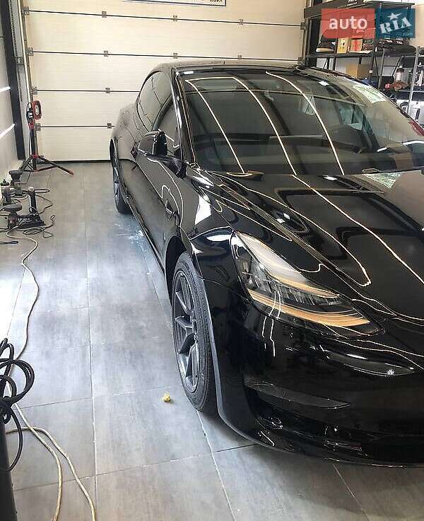 Седан Tesla Model 3 2020 в Виннице