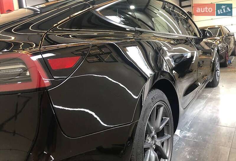 Седан Tesla Model 3 2020 в Виннице