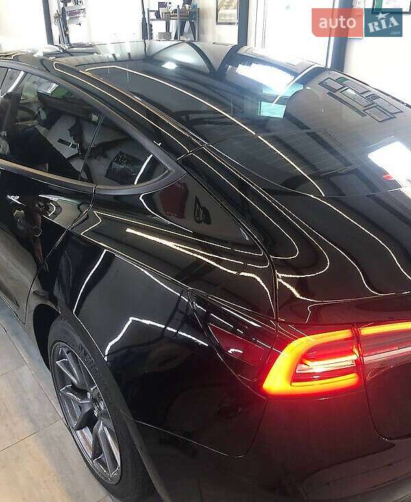 Седан Tesla Model 3 2020 в Виннице