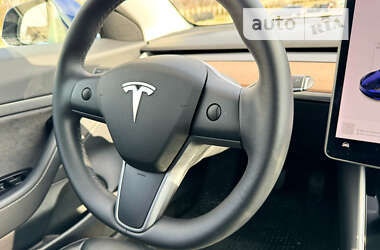 Седан Tesla Model 3 2020 в 