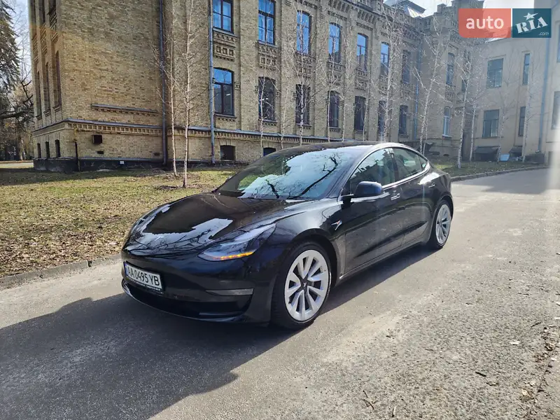 Седан Tesla Model 3 2021 в 