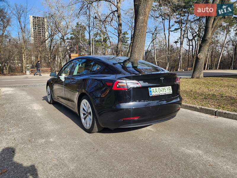 Седан Tesla Model 3 2021 в Киеве