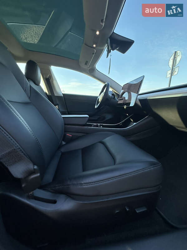 Седан Tesla Model 3 2020 в Николаеве