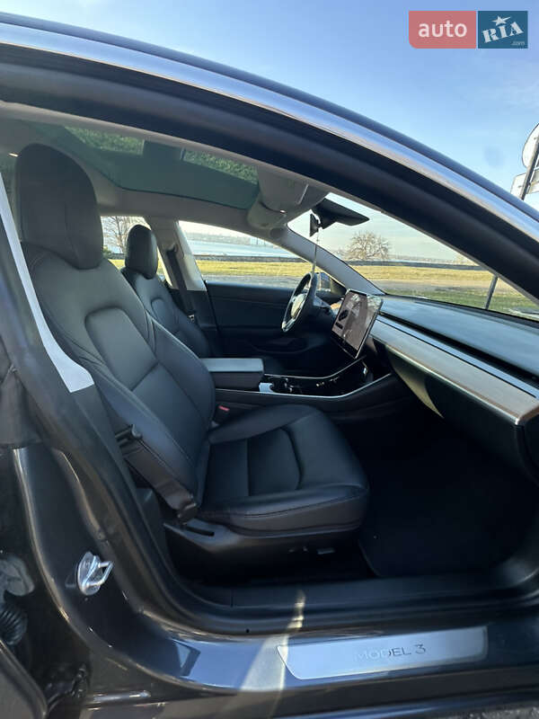 Седан Tesla Model 3 2020 в Николаеве