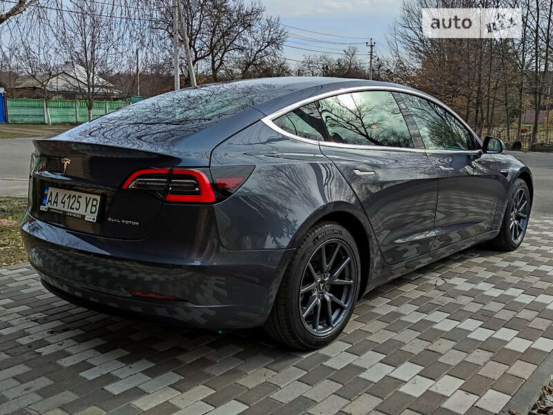 Седан Tesla Model 3 2019 в Киеве