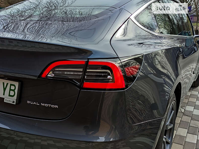 Седан Tesla Model 3 2019 в Киеве