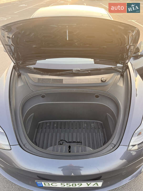 Седан Tesla Model 3 2021 в Львове