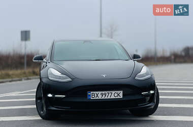 Седан Tesla Model 3 2020 в 