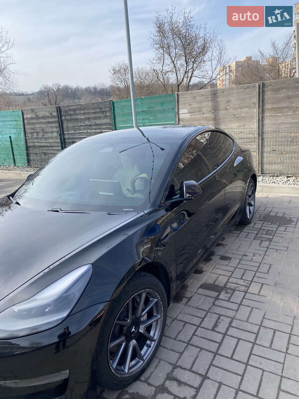 Седан Tesla Model 3 2021 в Дніпрі
