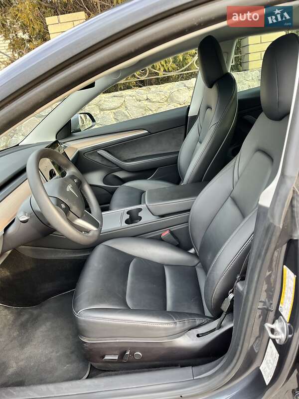 Седан Tesla Model 3 2022 в Валках