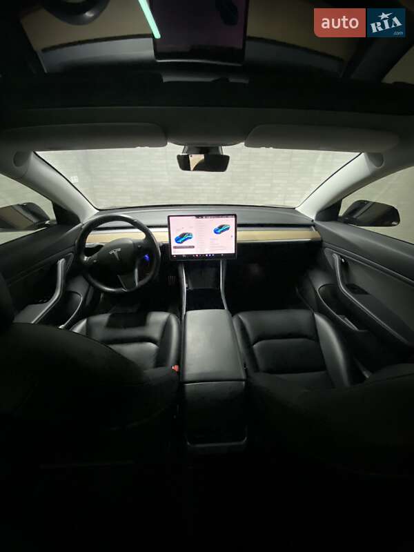 Седан Tesla Model 3 2019 в Киеве