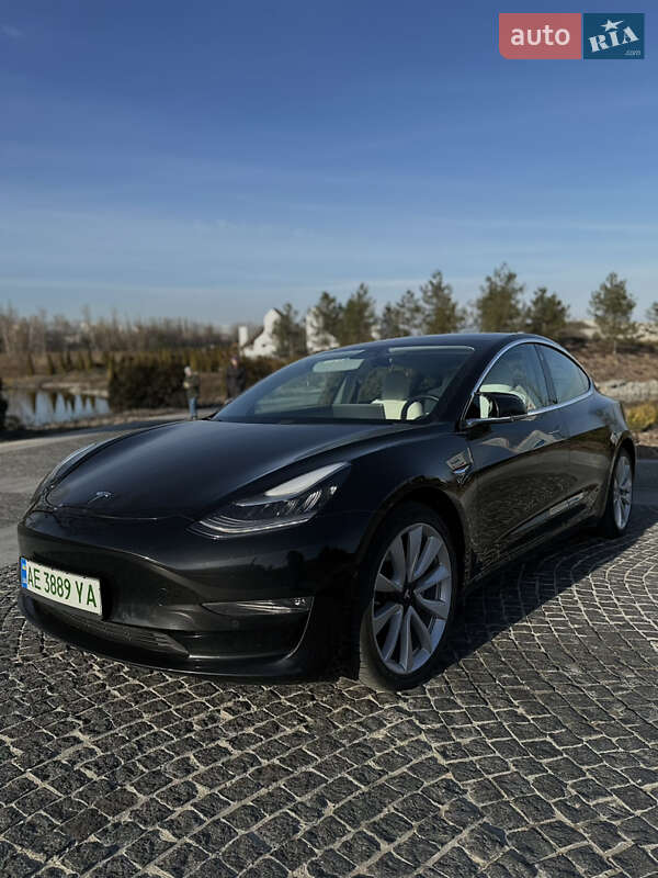 Седан Tesla Model 3 2019 в Дніпрі