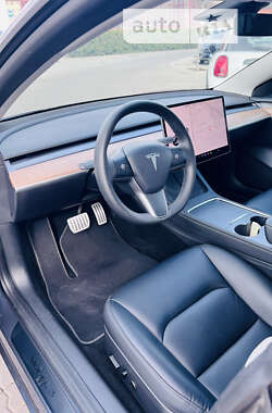 Седан Tesla Model 3 2022 в 