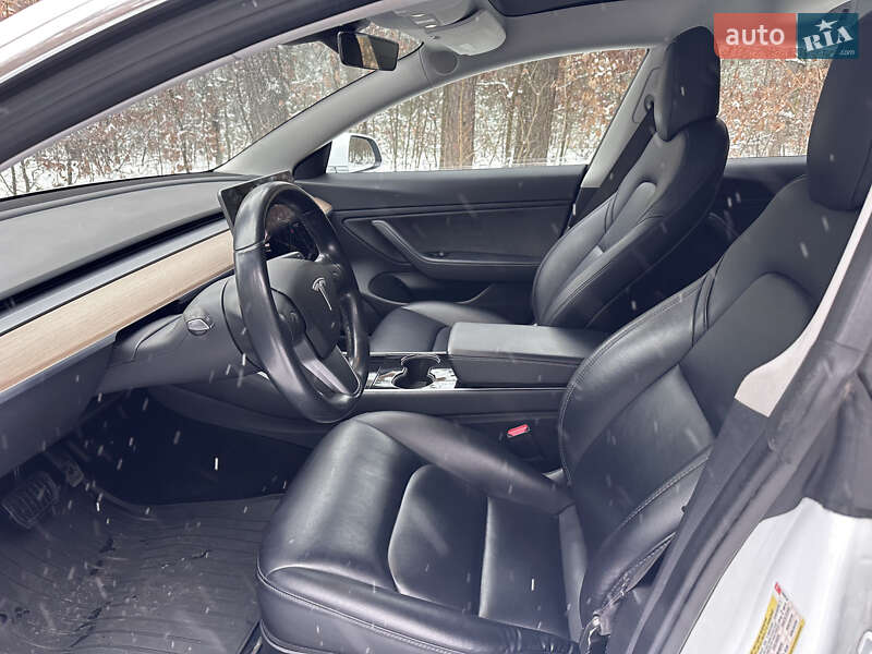 Седан Tesla Model 3 2018 в Львові
