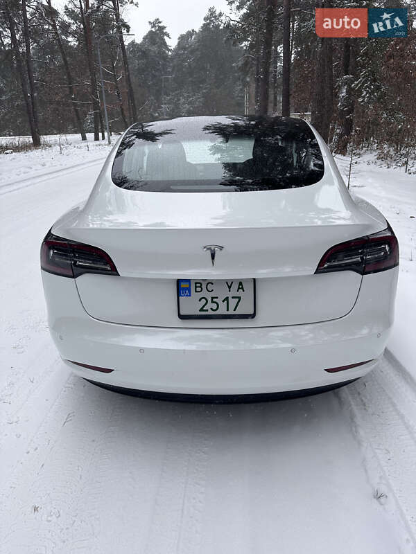 Седан Tesla Model 3 2018 в Львові