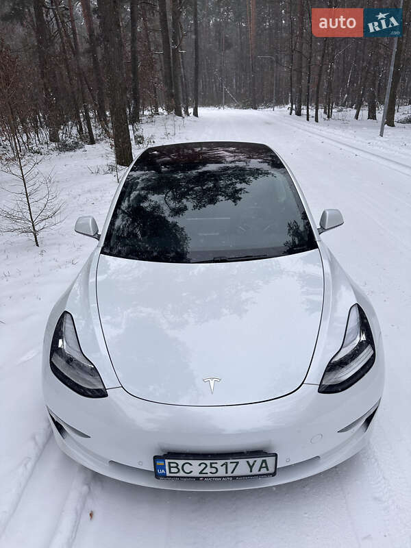 Седан Tesla Model 3 2018 в Львові