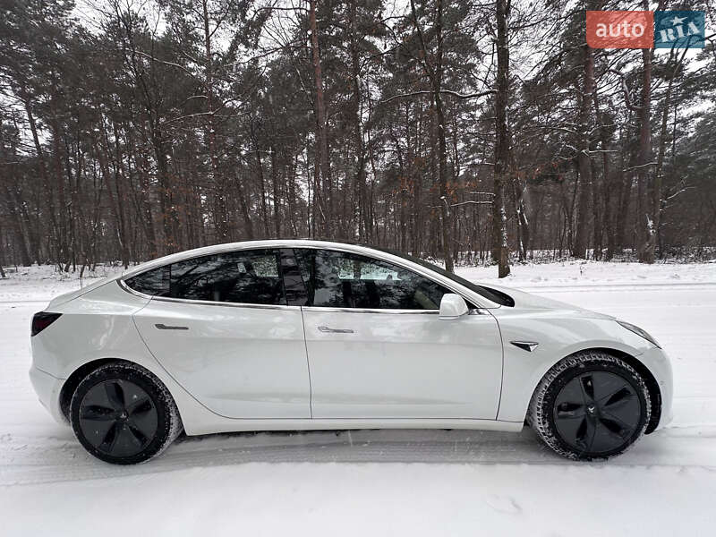 Седан Tesla Model 3 2018 в Львові