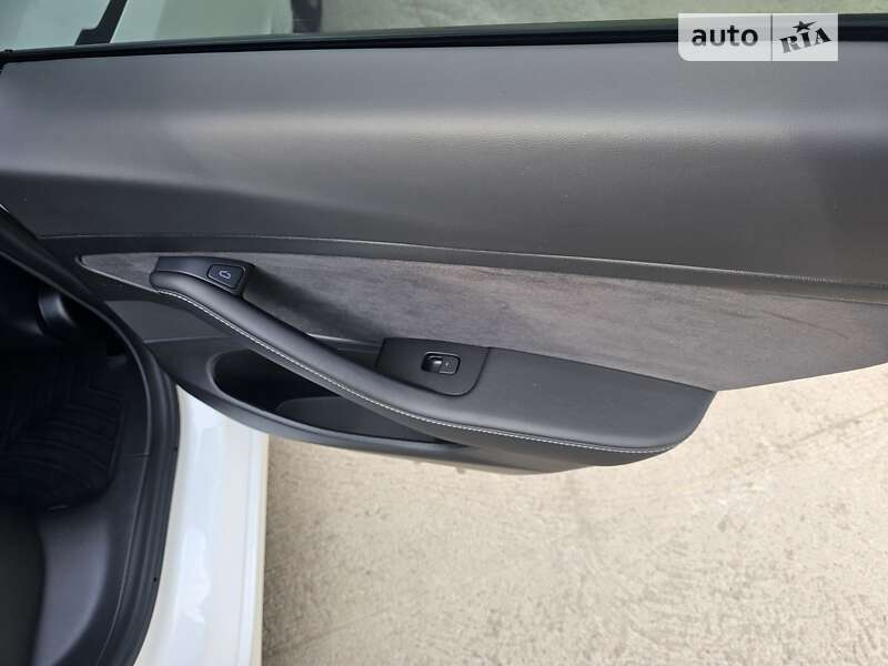 Седан Tesla Model 3 2020 в Одесі