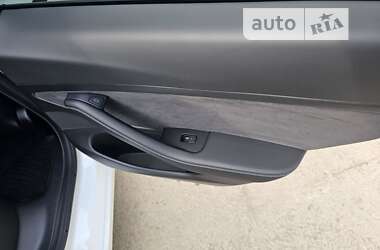 Седан Tesla Model 3 2020 в 