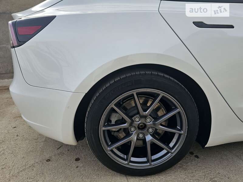 Седан Tesla Model 3 2020 в Одесі