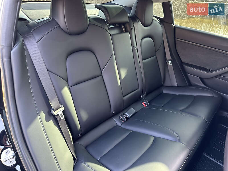 Седан Tesla Model 3 2019 в Луцьку