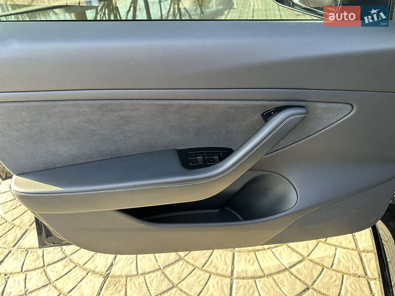 Седан Tesla Model 3 2019 в Луцьку
