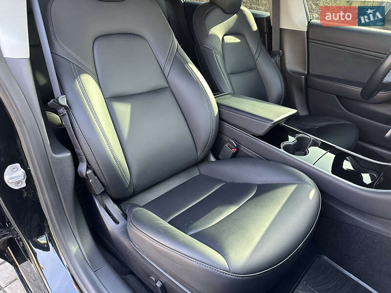 Седан Tesla Model 3 2019 в Луцьку