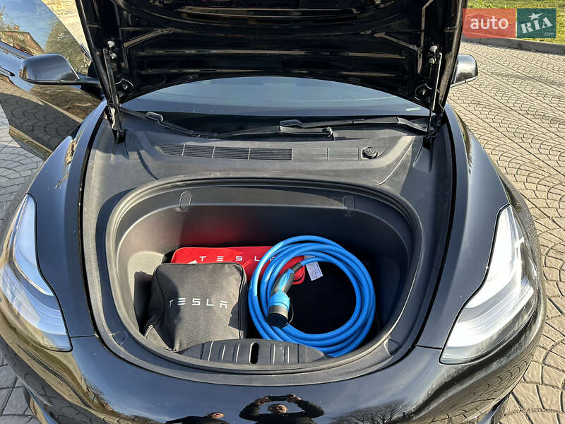 Седан Tesla Model 3 2019 в Луцьку