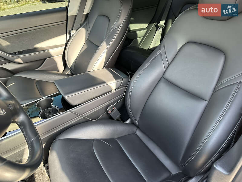 Седан Tesla Model 3 2019 в Луцьку