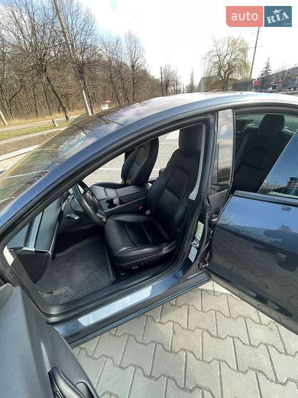 Седан Tesla Model 3 2018 в Вінниці