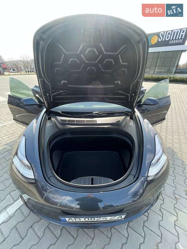 Седан Tesla Model 3 2018 в Вінниці