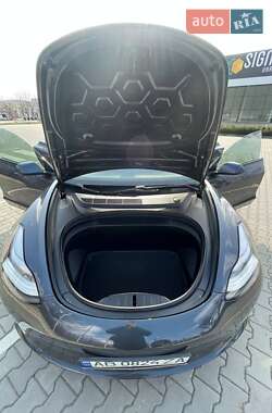 Седан Tesla Model 3 2018 в 