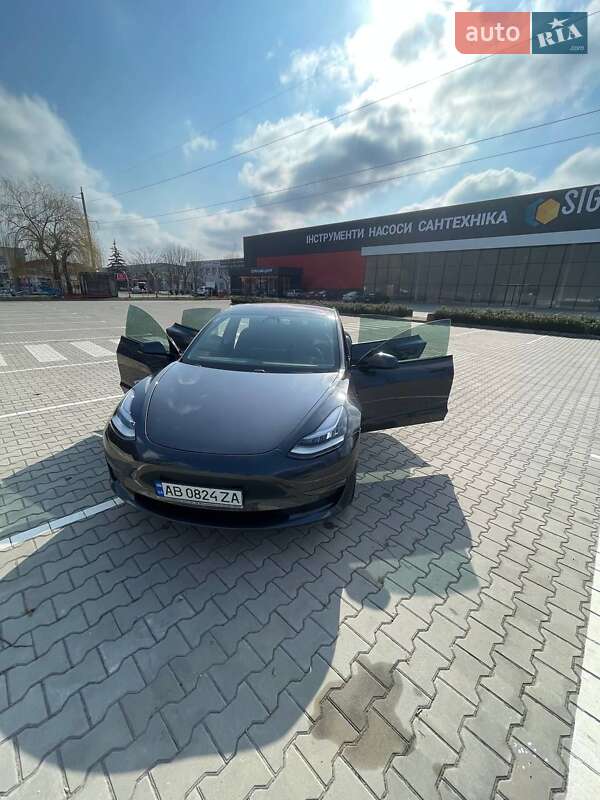 Седан Tesla Model 3 2018 в Вінниці