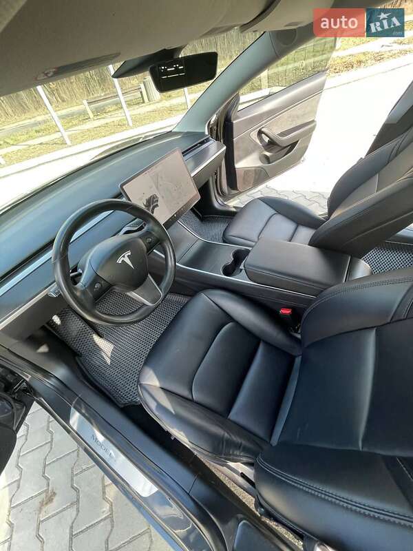 Седан Tesla Model 3 2018 в Вінниці