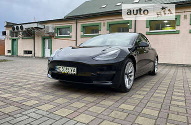 Седан Tesla Model 3 2022 в Стрию