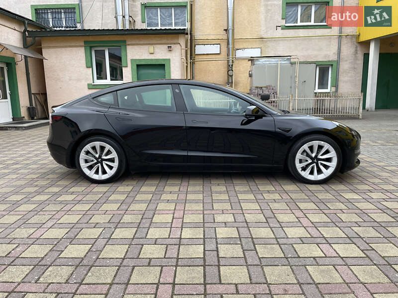Седан Tesla Model 3 2022 в Стрые