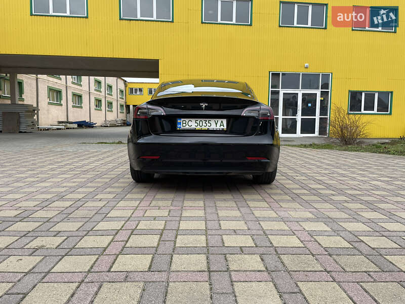 Седан Tesla Model 3 2022 в Стрые