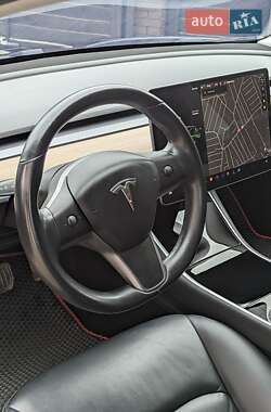Седан Tesla Model 3 2019 в Черновцах