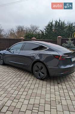 Седан Tesla Model 3 2019 в Черновцах