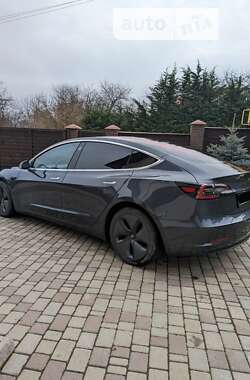 Седан Tesla Model 3 2019 в Чернівцях