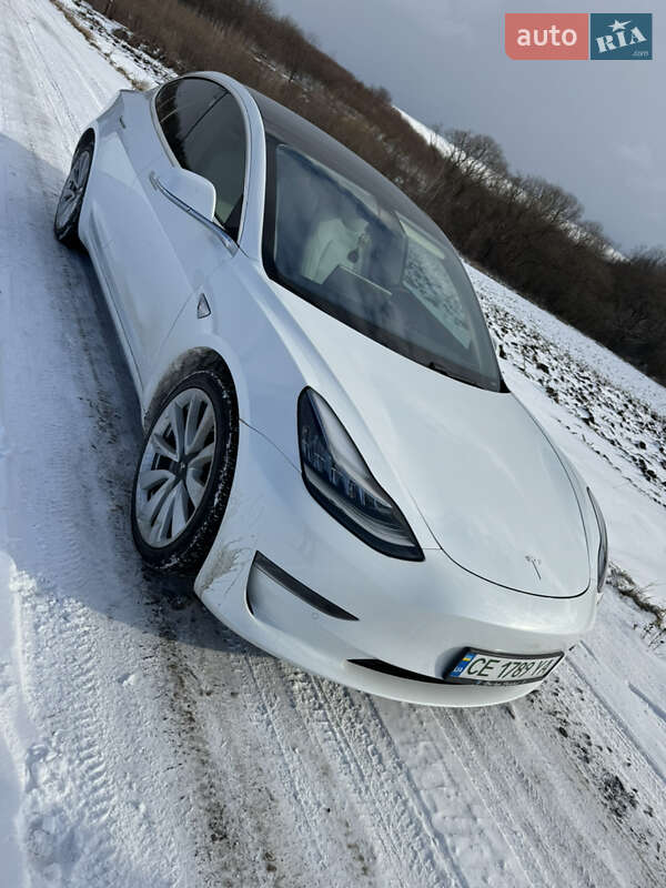 Седан Tesla Model 3 2019 в Чернівцях