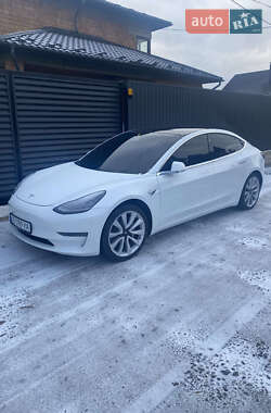 Седан Tesla Model 3 2019 в Чернівцях