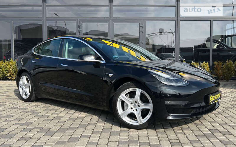 Седан Tesla Model 3 2019 в Мукачево