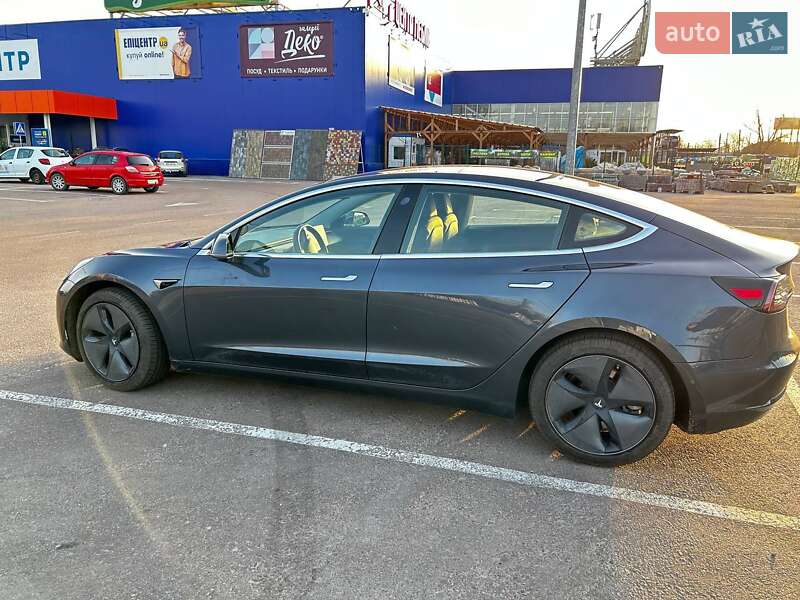 Седан Tesla Model 3 2018 в Житомире