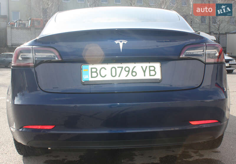 Седан Tesla Model 3 2020 в Львові