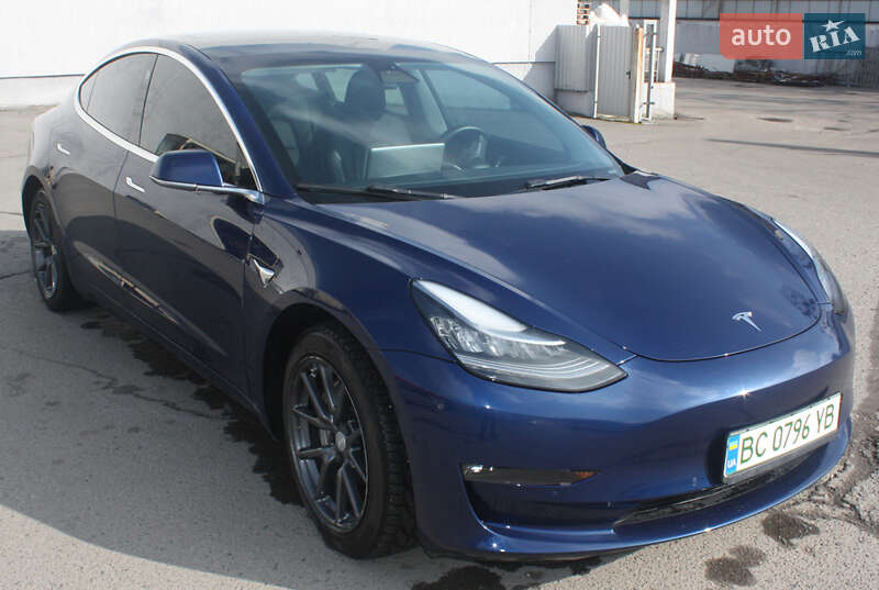 Седан Tesla Model 3 2020 в Львові