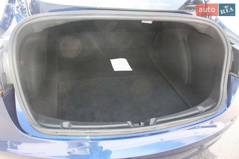 Седан Tesla Model 3 2020 в Львові