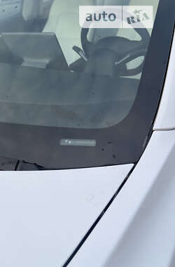 Седан Tesla Model 3 2022 в Днепре